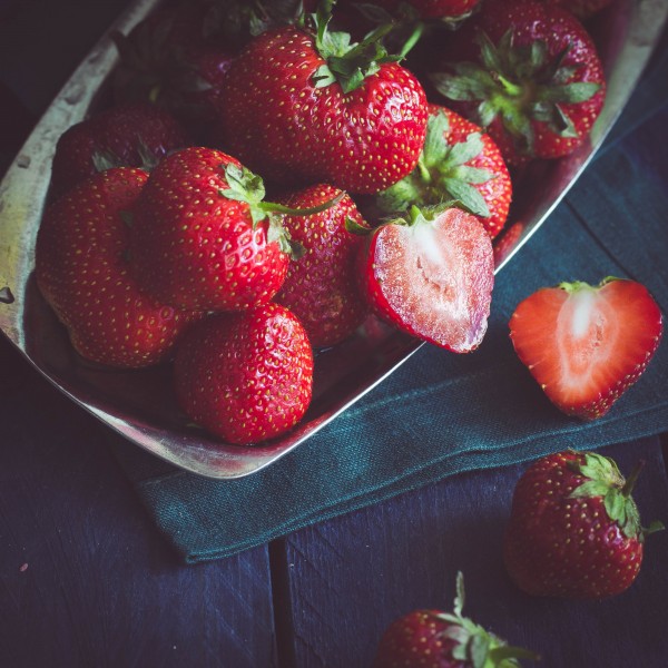 点击大图看下一张：草莓特写图片