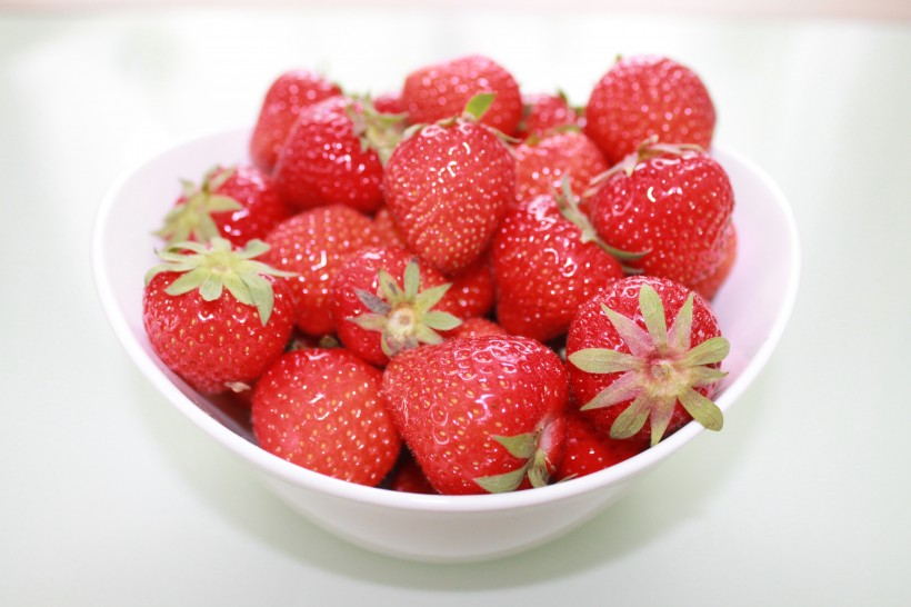 点击大图看下一张：酸甜可口的红色草莓图片