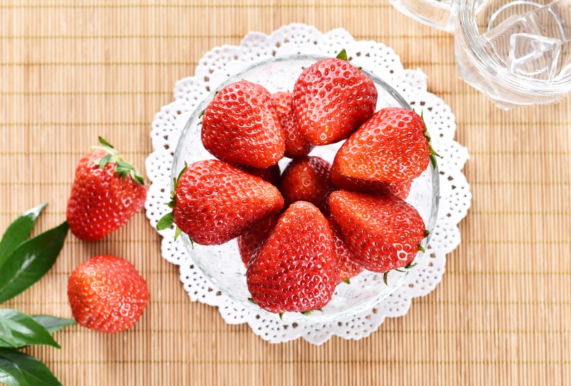 点击大图看下一张：营养好吃的草莓图片