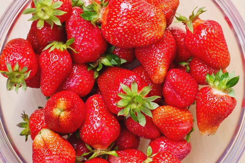 点击大图看下一张：新鲜的草莓图片