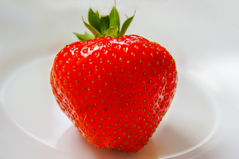 点击大图看下一张：酸甜可口的红色草莓图片