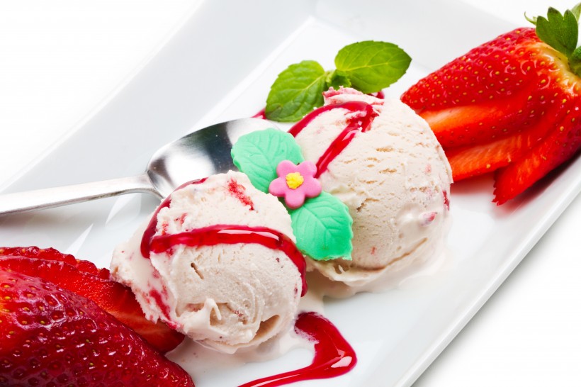 点击大图看下一张：彩色水果冰淇淋图片