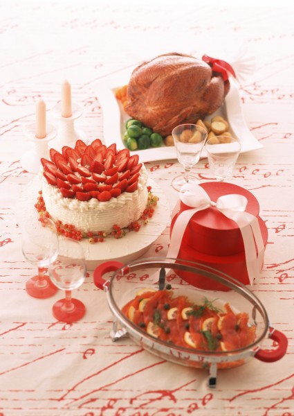 点击大图看下一张：美味的草莓水果蛋糕图片