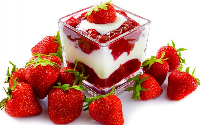 点击大图看下一张：草莓与甜点图片