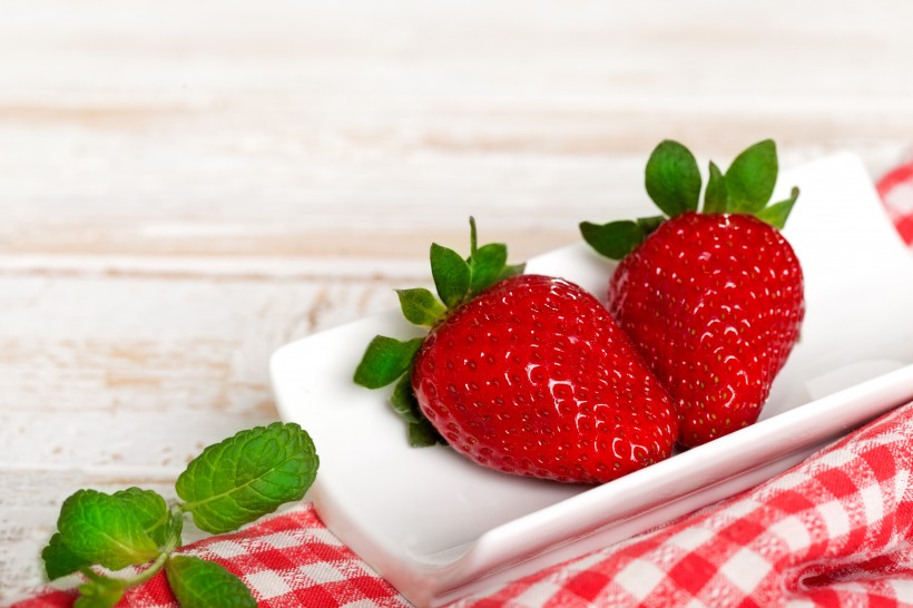 点击大图看下一张：酸甜可口的草莓饮料图片
