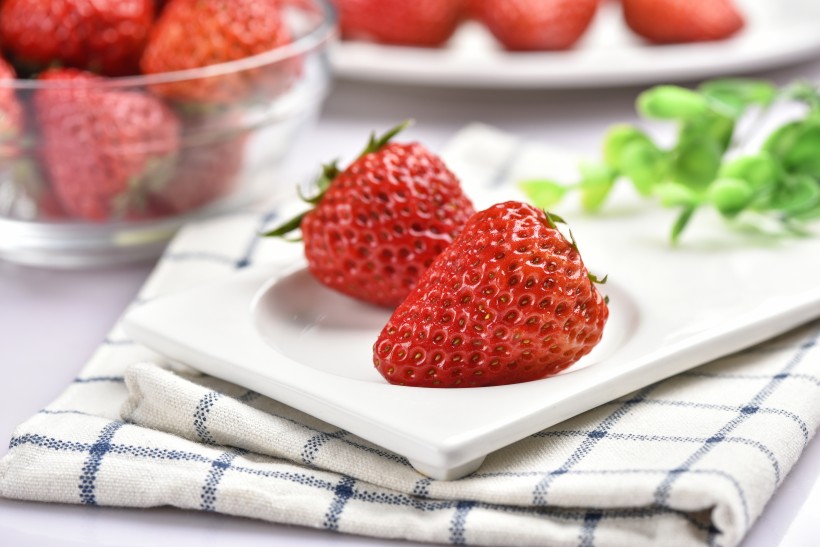 点击大图看下一张：营养好吃的草莓图片