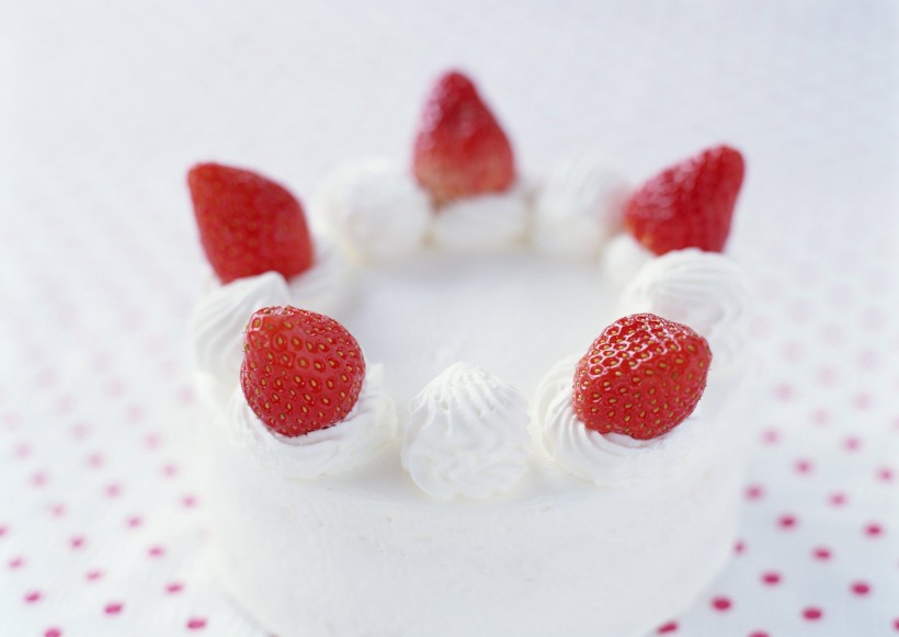 点击大图看下一张：草莓蛋糕甜点图片