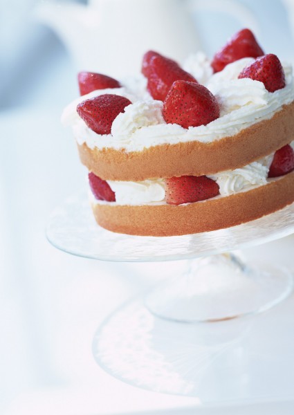 点击大图看下一张：草莓蛋糕甜点图片