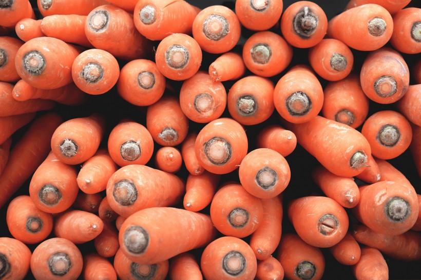 点击大图看下一张：新鲜营养的胡萝卜图片