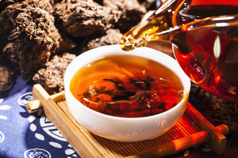 点击大图看下一张：普洱茶红色茶汤图片