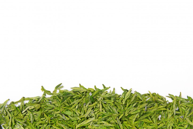 点击大图看下一张：绿色新鲜的茶叶图片