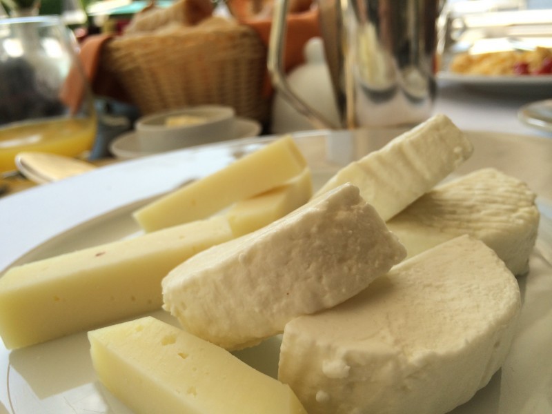点击大图看下一张：白色营养的奶酪图片