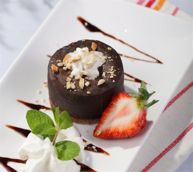 点击大图看下一张：超美味巧克力熔岩蛋糕图片