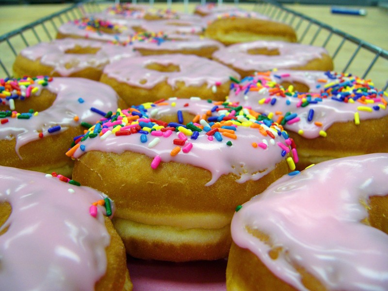 点击大图看下一张：香甜的甜甜圈图片