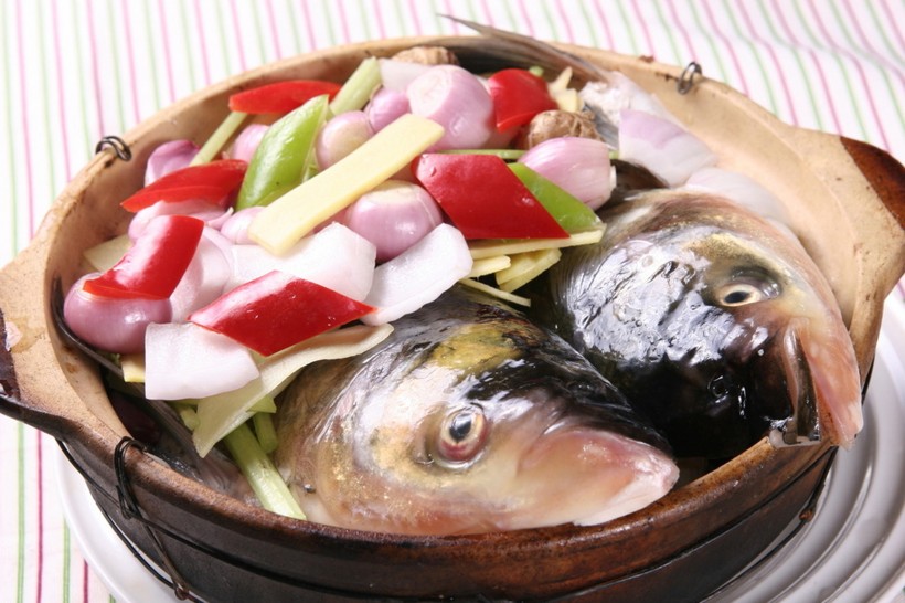 点击大图看下一张：美味可口有营养的剁椒鱼头图片