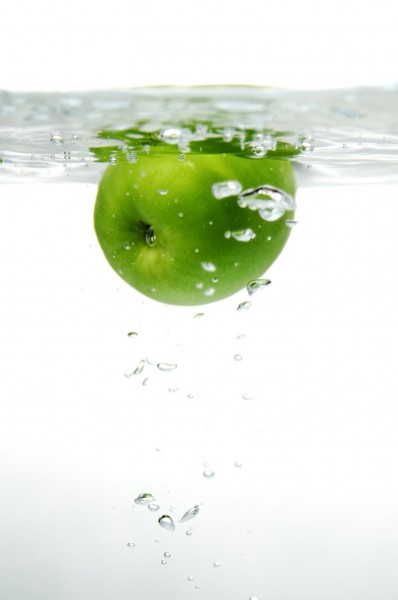 点击大图看下一张：飞溅动感水花水果图片