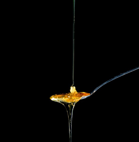 点击大图看下一张：一勺流动的蜂蜜图片