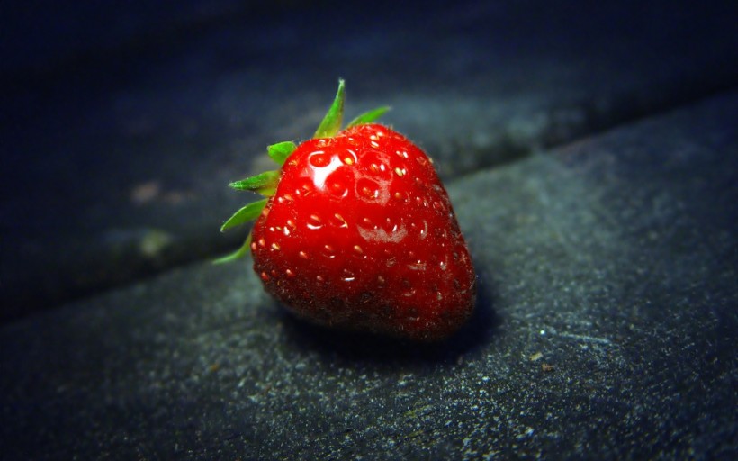 点击大图看下一张：红色的草莓图片