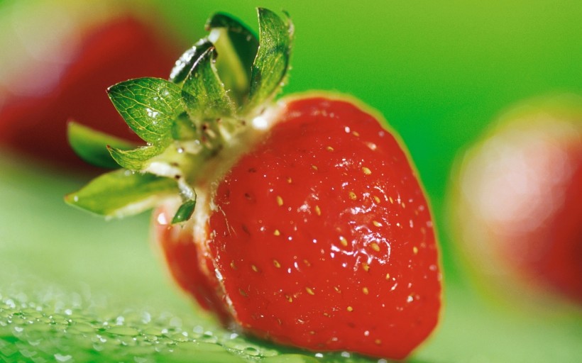 点击大图看下一张：红色的草莓图片