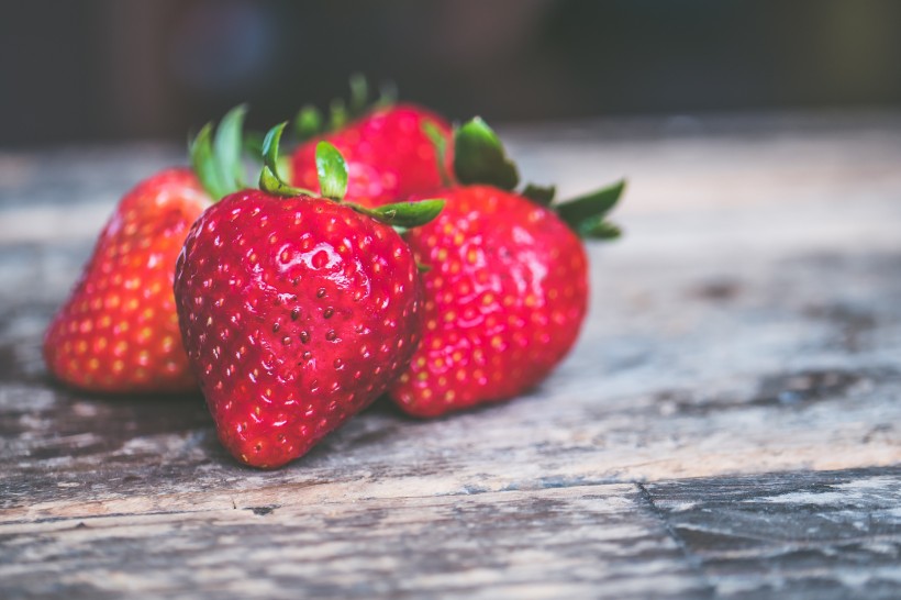 点击大图看下一张：好吃的草莓图片