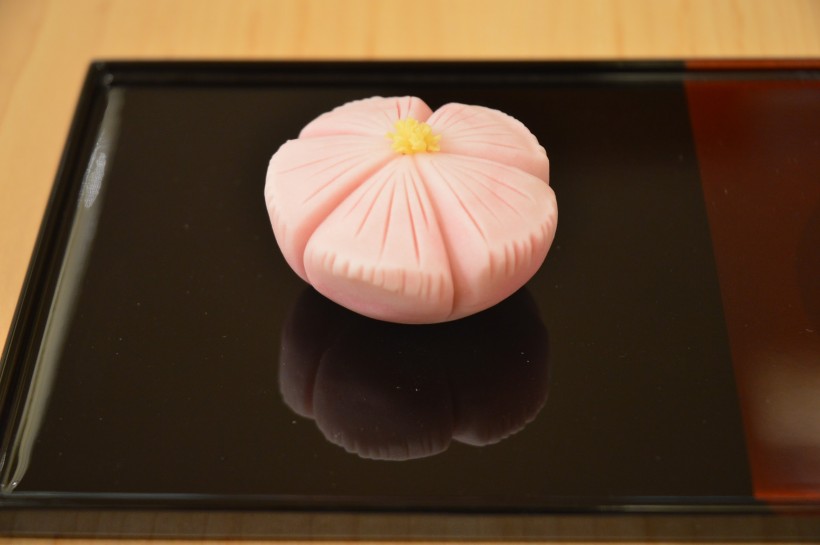 点击大图看下一张：精致的日式和果子图片