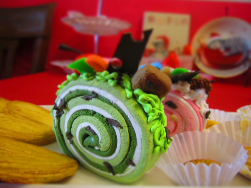 点击大图看下一张:美味瑞士卷糕点图片