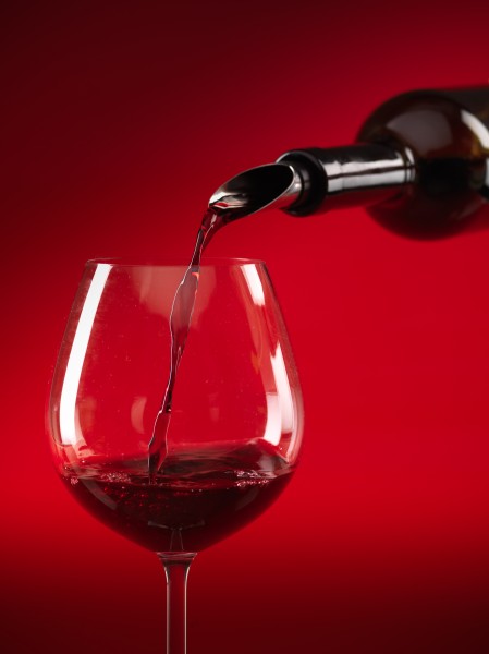 点击大图看下一张：红酒与酒杯图片
