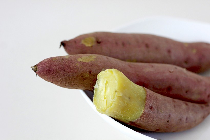点击大图看下一张：煮熟的红薯图片