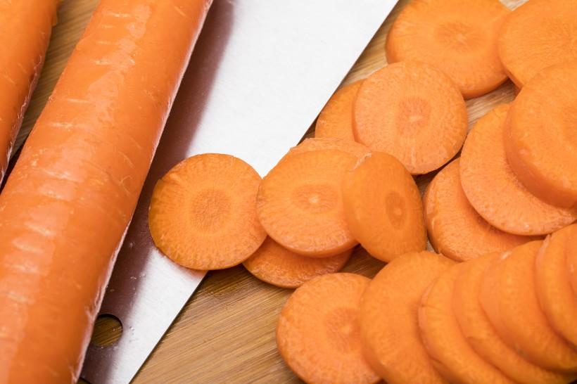 点击大图看下一张：营养家常切片胡萝卜图片