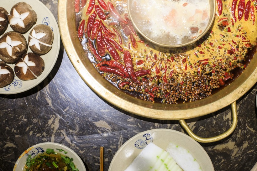 点击大图看下一张：鲜香麻辣的四川火锅图片