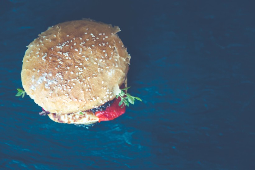 点击大图看下一张：美味好吃的火腿汉堡图片