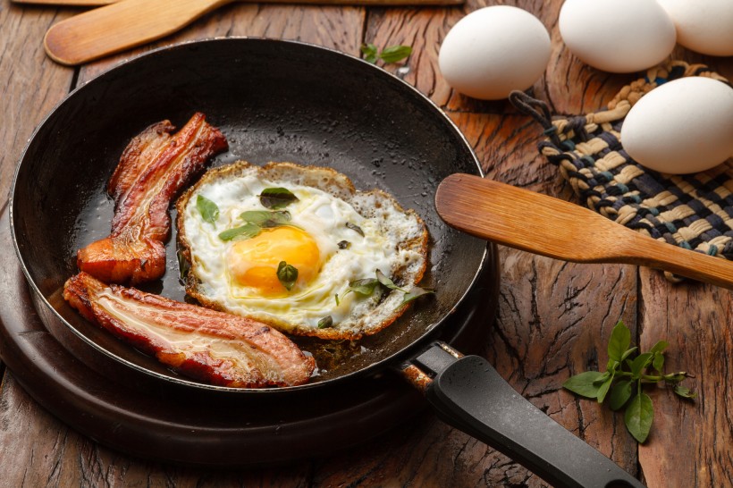 点击大图看下一张：煎蛋早餐图片