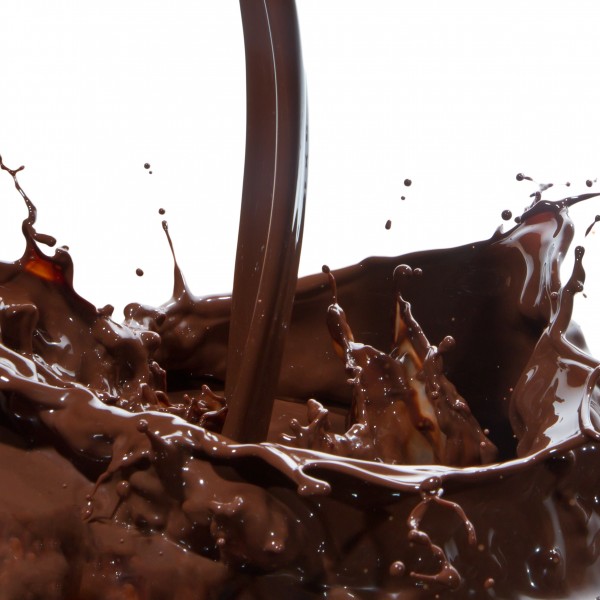 点击大图看下一张：溅起的巧克力水花图片