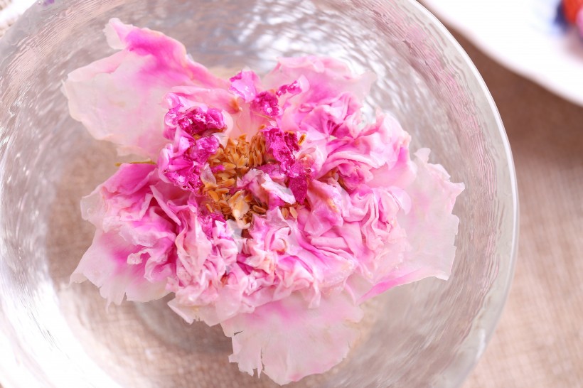 点击大图看下一张：漂亮的养生菊花茶图片