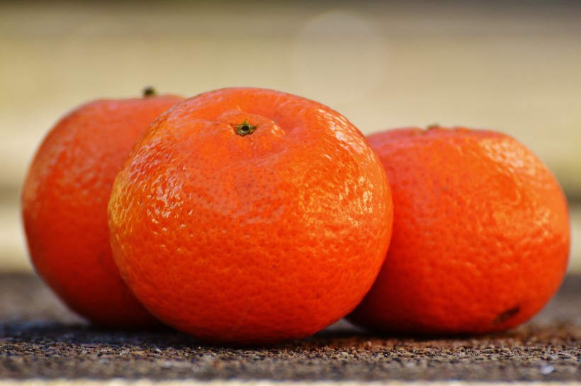 点击大图看下一张：新鲜美味的橘子图片