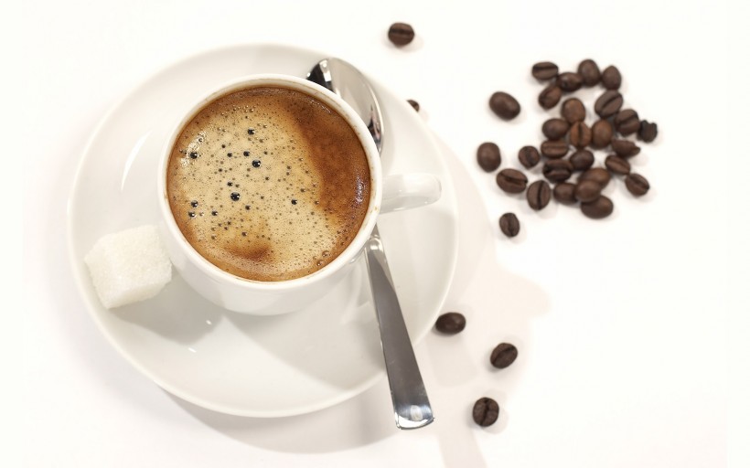 点击大图看下一张：咖啡与咖啡豆图片
