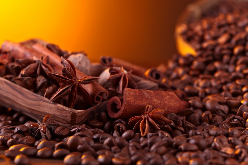 点击大图看下一张：浓香的咖啡与小小的咖啡豆图片