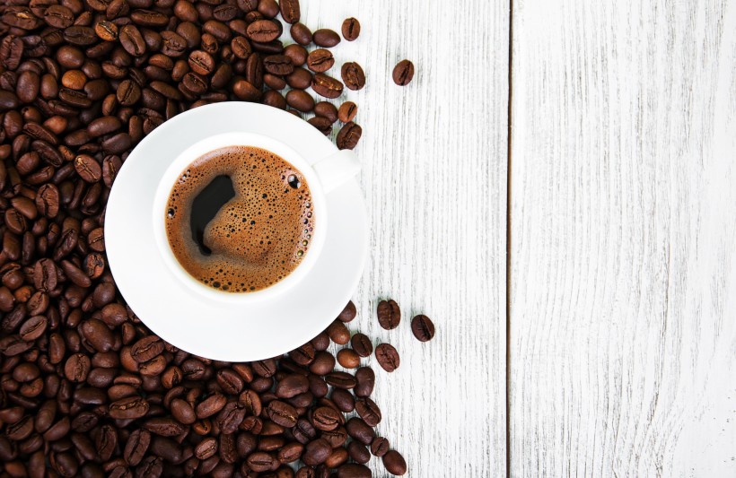 点击大图看下一张：咖啡与咖啡豆图片