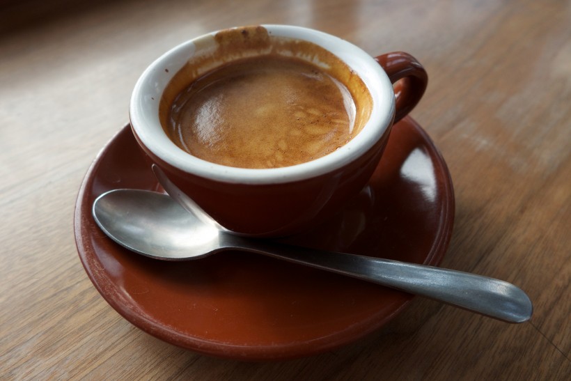 点击大图看下一张：咖啡与咖啡杯的图片