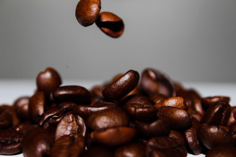 点击大图看下一张：颗粒饱满的咖啡豆图片