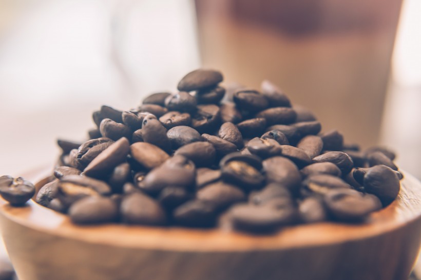 点击大图看下一张：颗粒饱满的咖啡豆图片