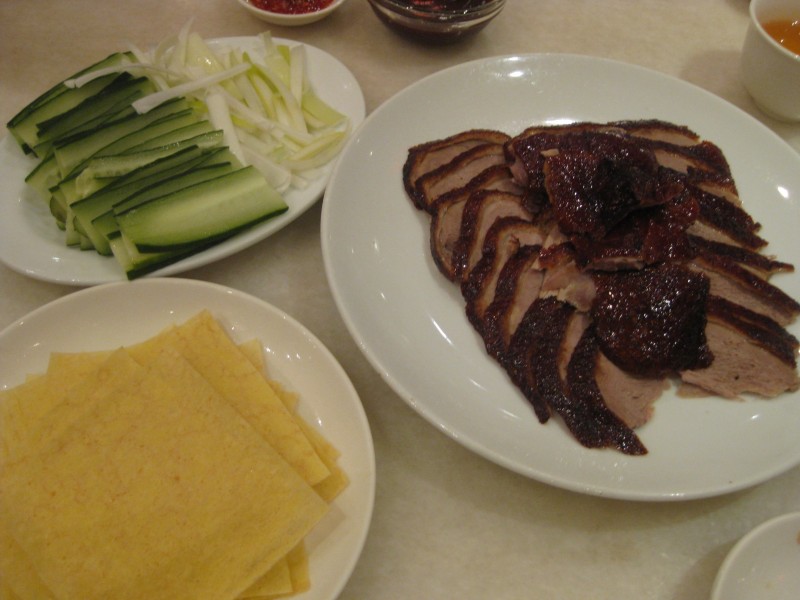 点击大图看下一张：美味无比的北京烤鸭图片