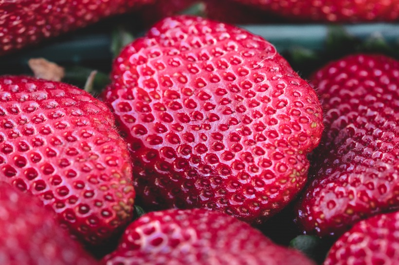 点击大图看下一张：可口新鲜的草莓图片