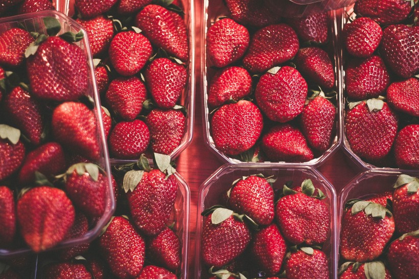 点击大图看下一张：可口新鲜的草莓图片