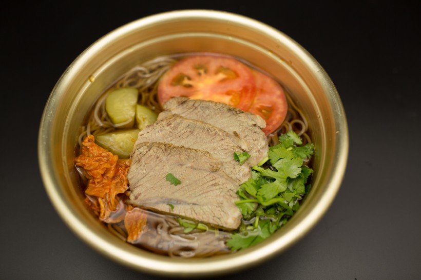 点击大图看下一张：美味好吃的朝鲜冷面图片