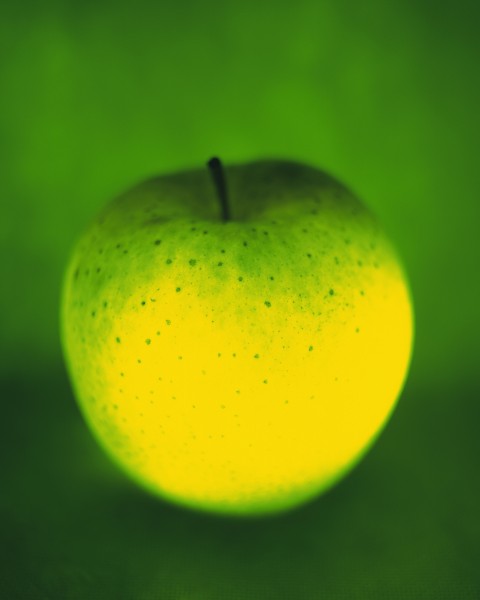 点击大图看下一张：梦幻绿色发光水果图片