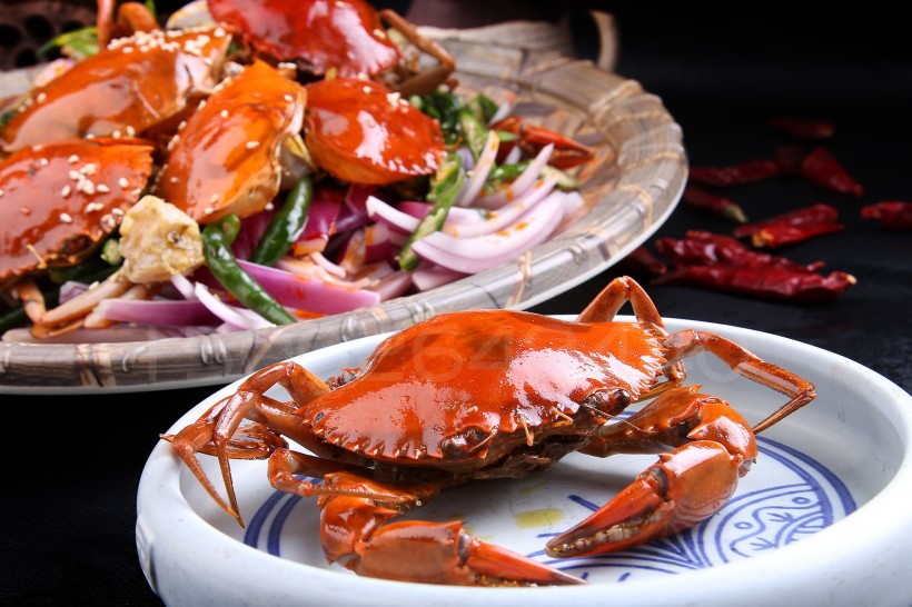 点击大图看下一张：鲜香好吃的麻辣螃蟹图片