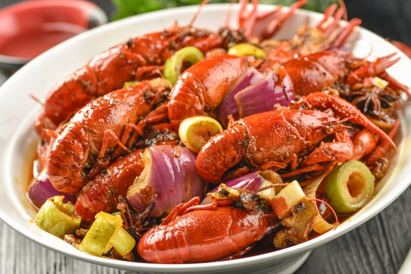 点击大图看下一张:夏日劲爆美味麻辣小龙虾图片