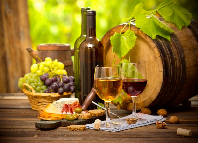 点击大图看下一张：美味的葡萄酒和葡萄图片