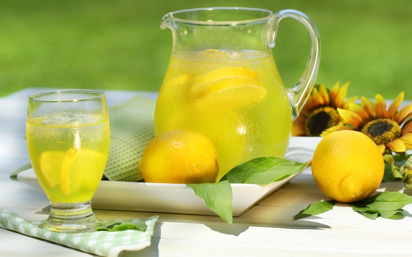 点击大图看下一张：清新柠檬饮品图片
